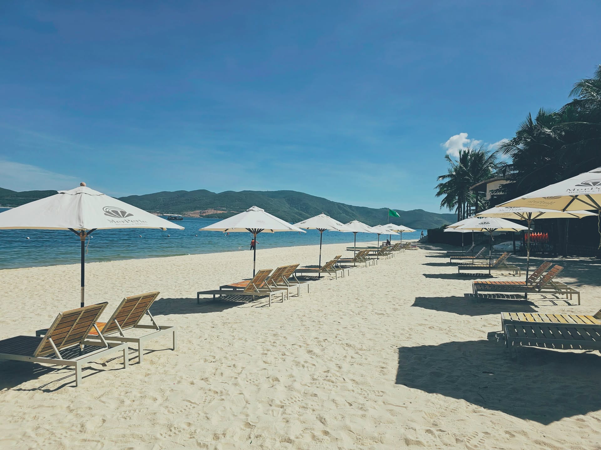 Chân Xốp Đến Nha Trang: Đắm Say Hòn Tằm, Nơi Thời Gian Ngừng Lại